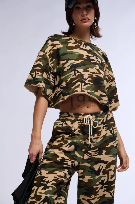 LIFT ME UP SHORT SLEEVE CAMO CROPPED SHIRT Trendy Short Sleeve Tunic